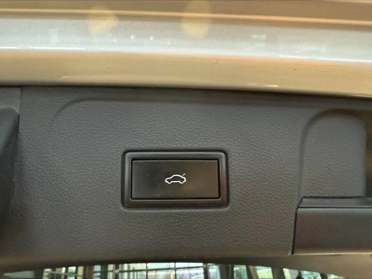 2018 Volkswagen Atlas - Image 30