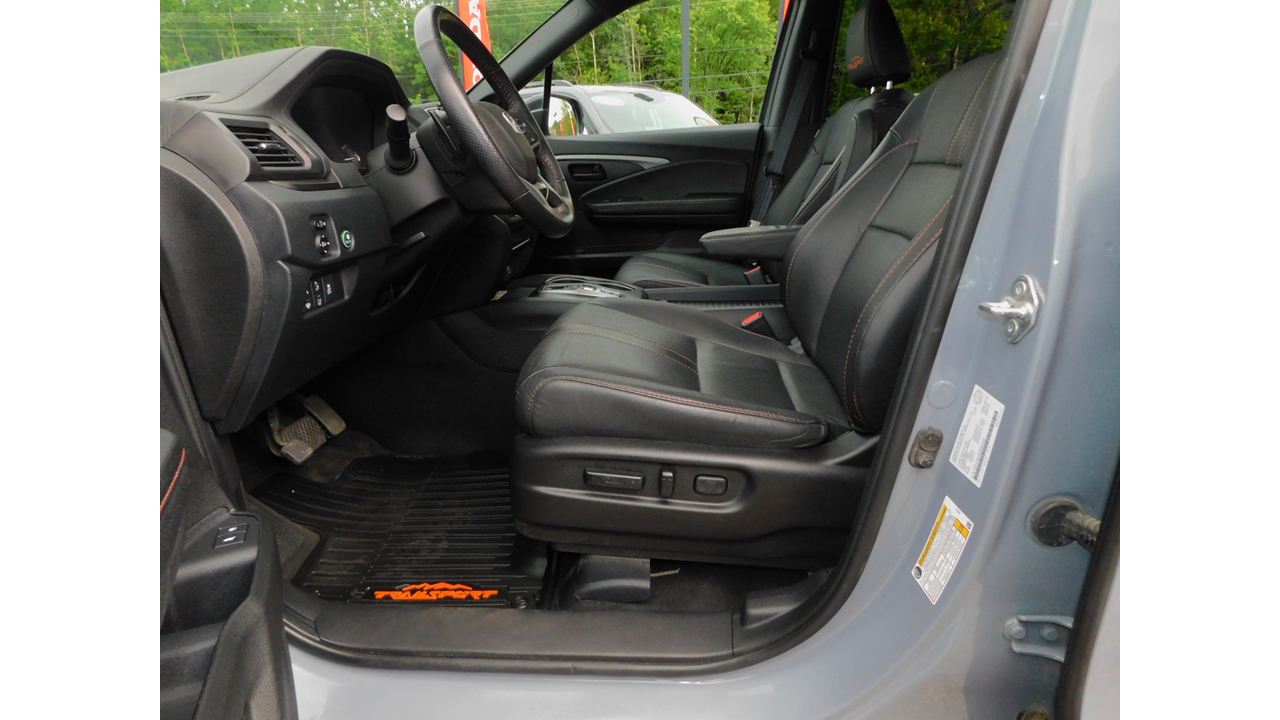 2023 Honda Passport - Image 13