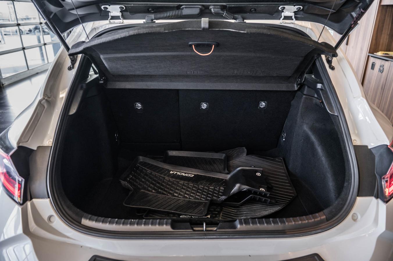 2022 Toyota Corolla Hatchback - Image 10