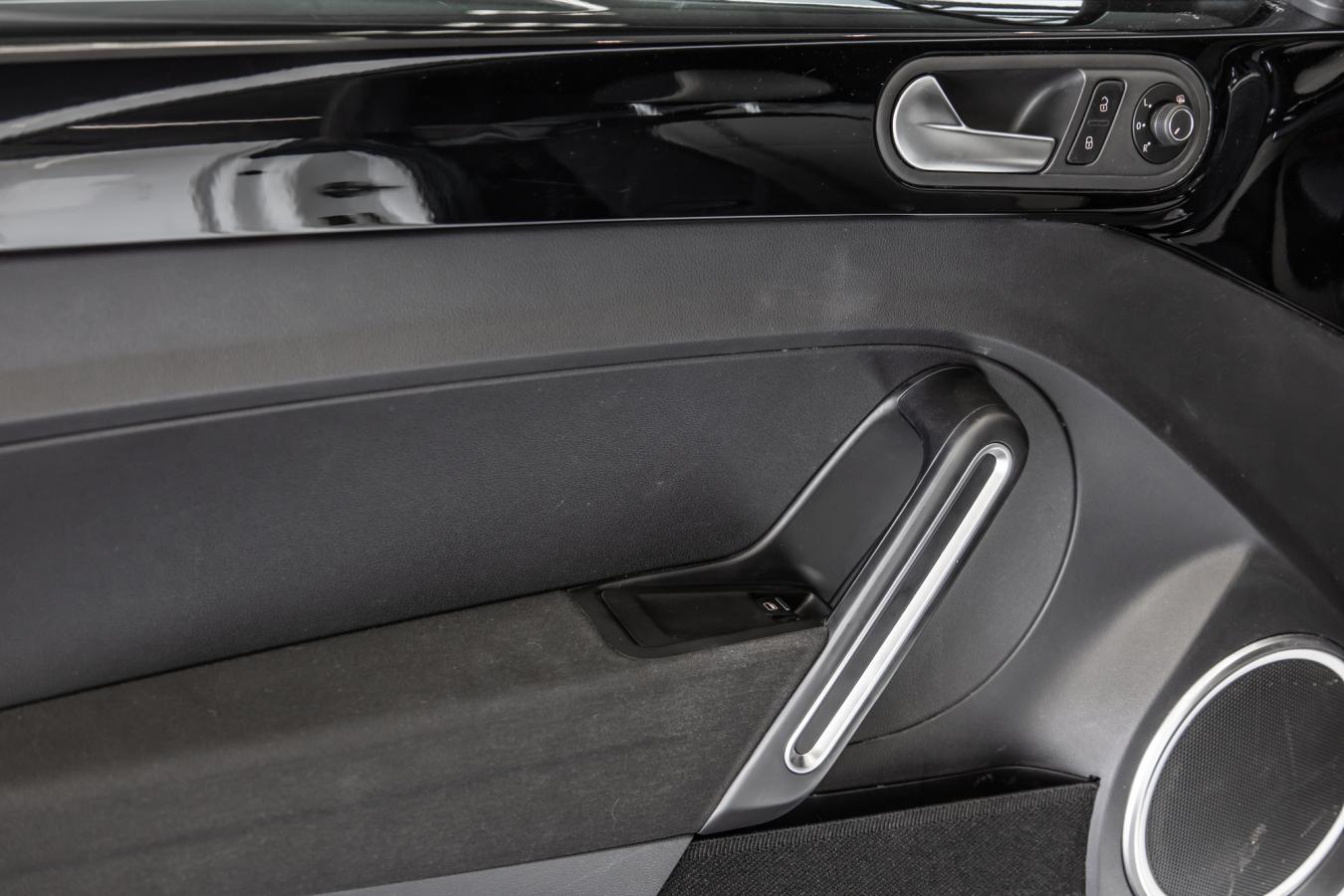 2018 Volkswagen Beetle - Image 9