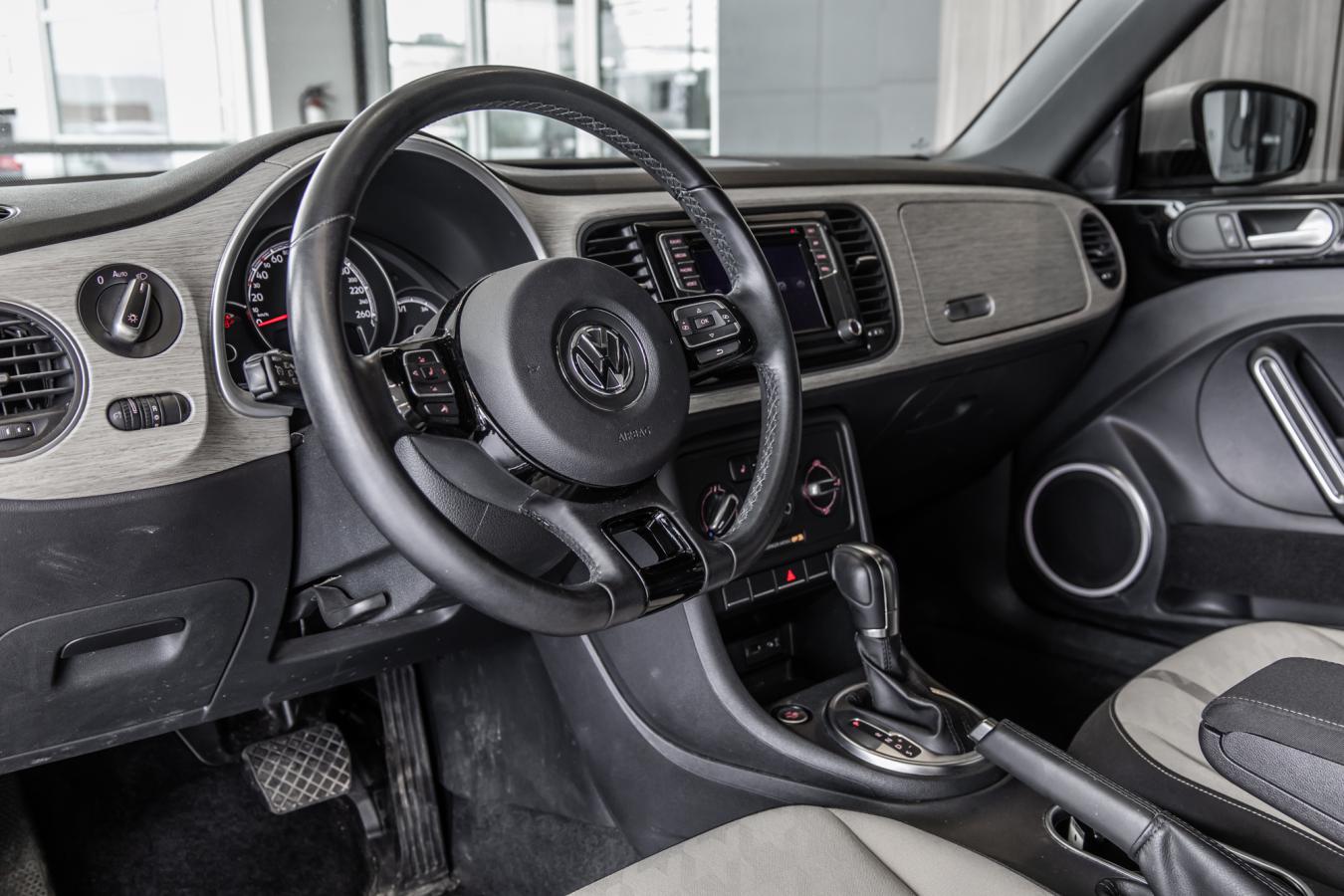 2018 Volkswagen Beetle - Image 11