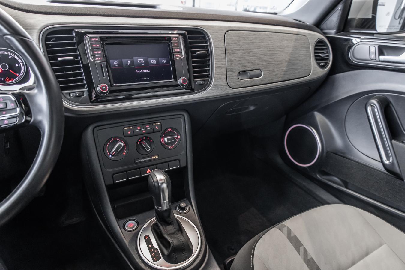 2018 Volkswagen Beetle - Image 16