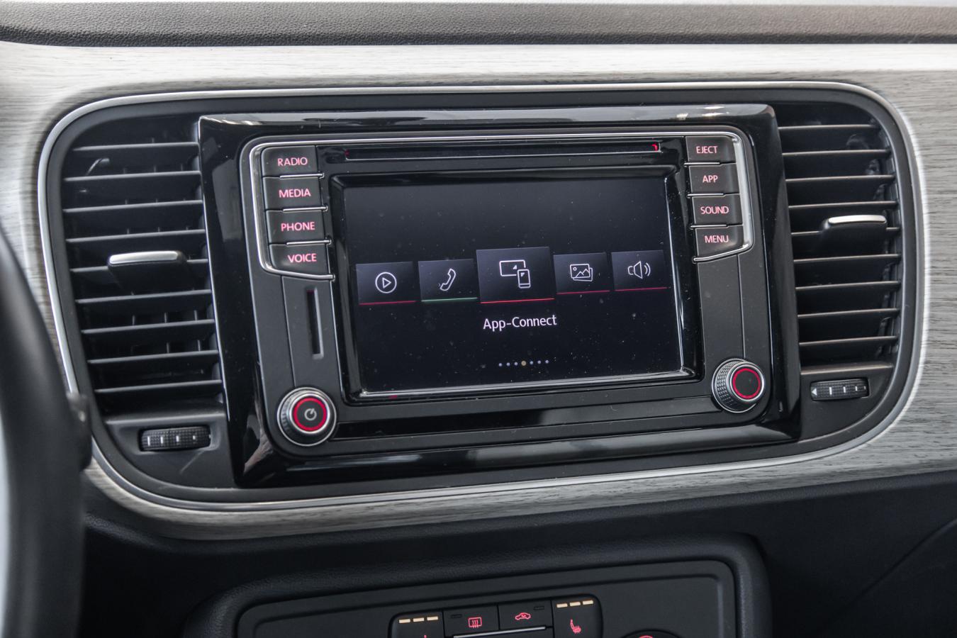 2018 Volkswagen Beetle - Image 17