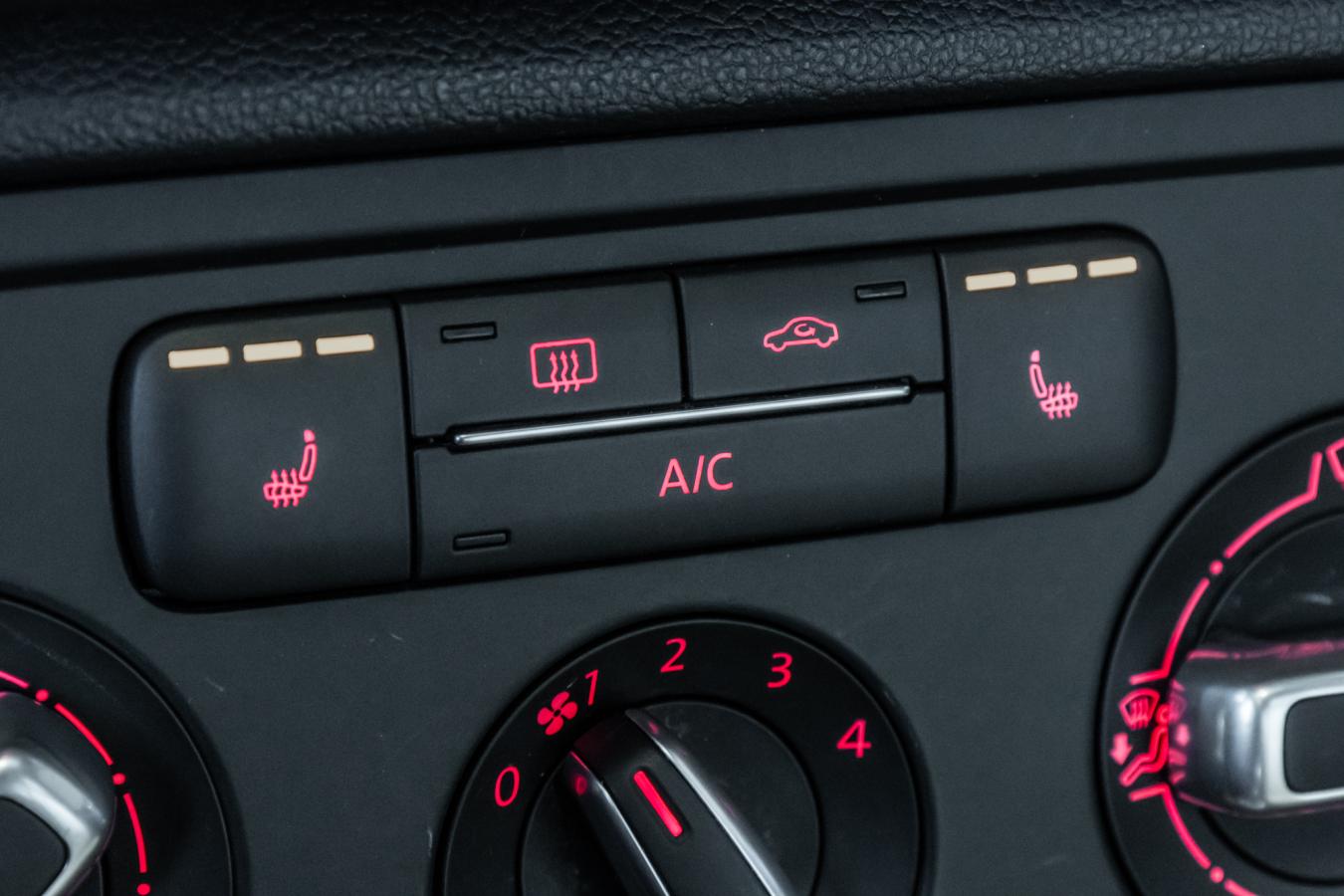 2018 Volkswagen Beetle - Image 19