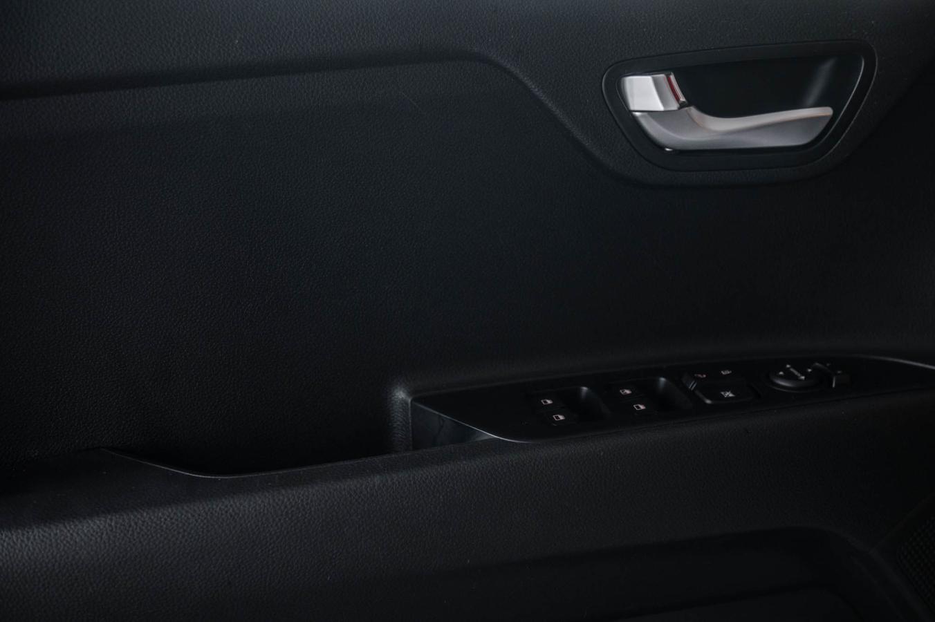 2023 Kia Rio5 - Image 11