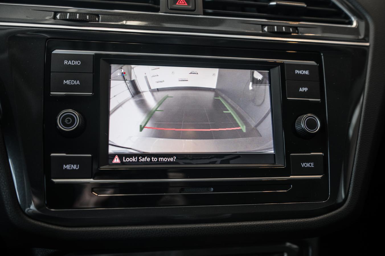 2021 Volkswagen Tiguan - Image 18