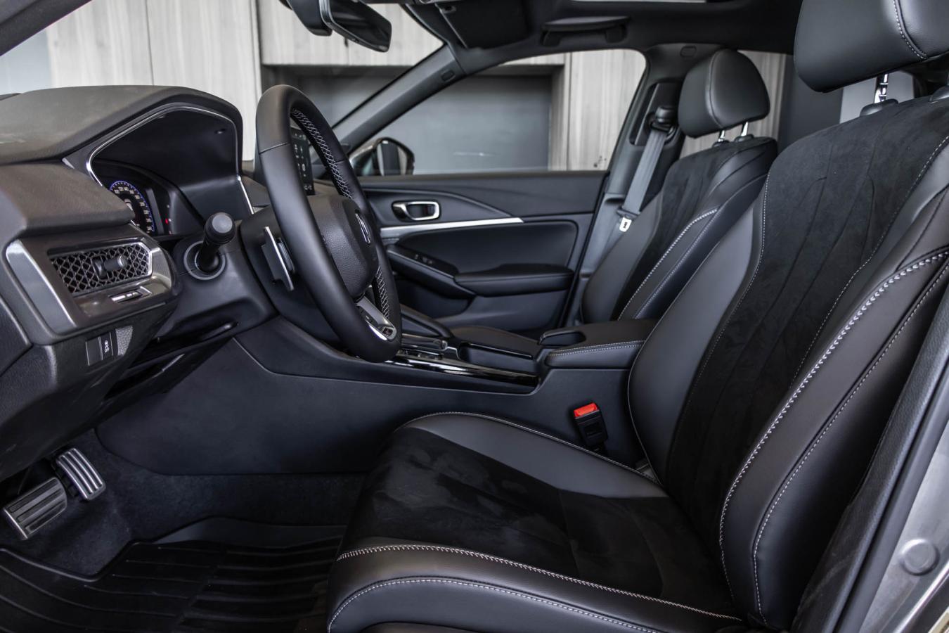 2025 Acura Integra - Image 13