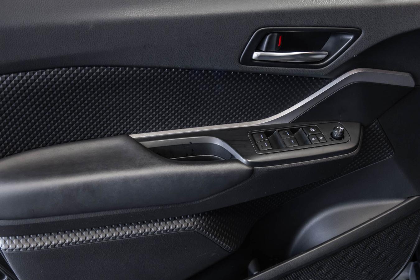 2022 Toyota C-HR - Image 12