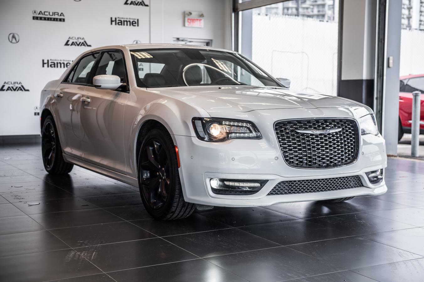 2022 Chrysler 300 - Image 3