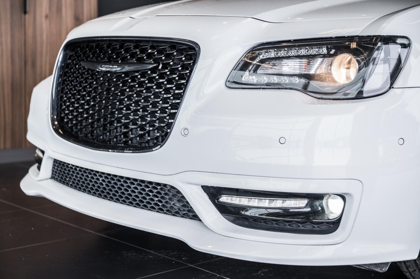 2022 Chrysler 300 - Image 4