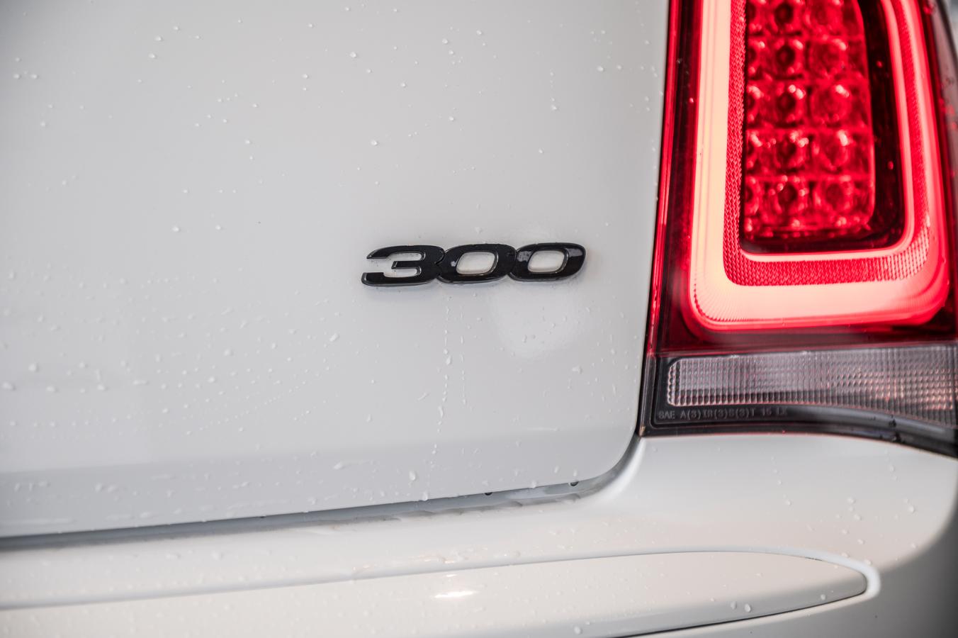 2022 Chrysler 300 - Image 9