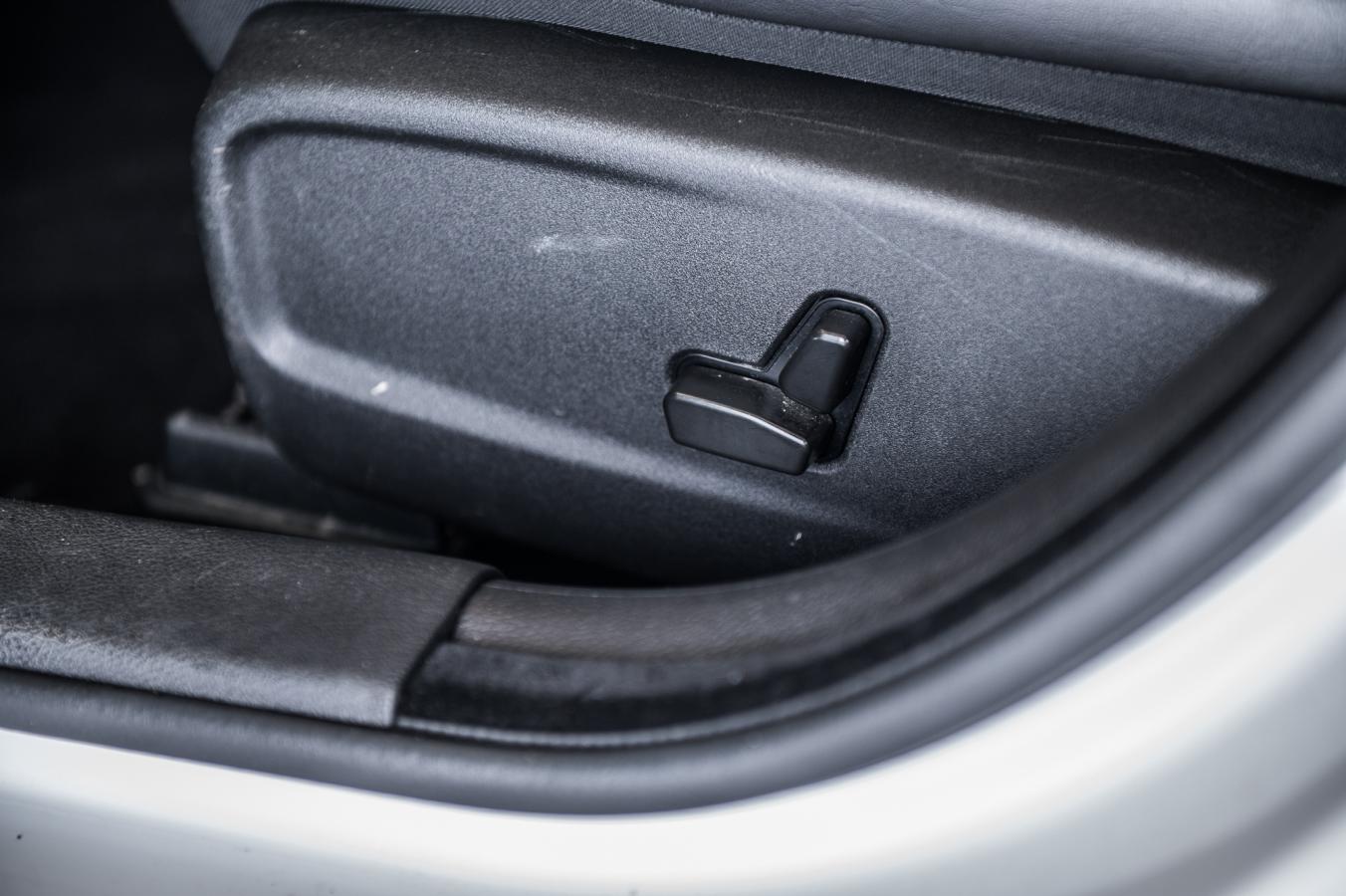 2022 Chrysler 300 - Image 13