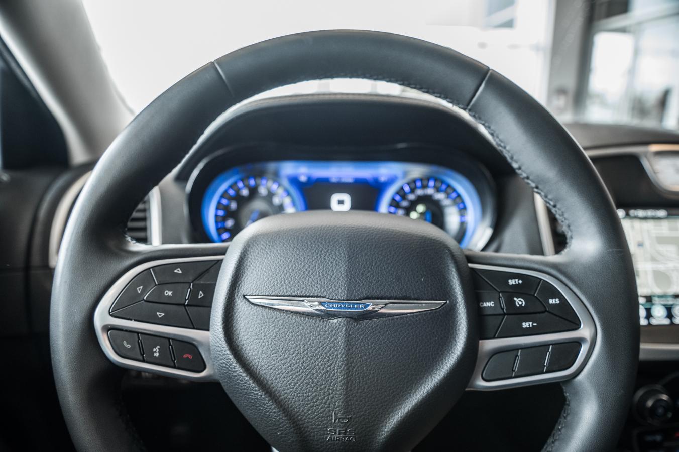 2022 Chrysler 300 - Image 15