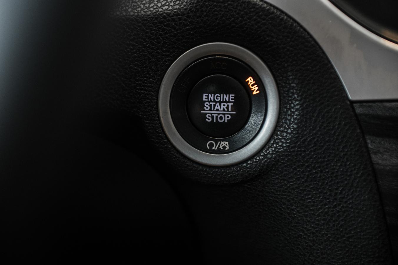 2022 Chrysler 300 - Image 18