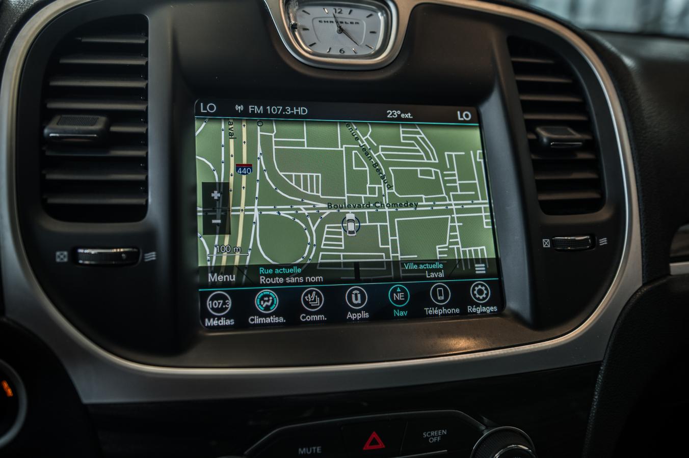 2022 Chrysler 300 - Image 19