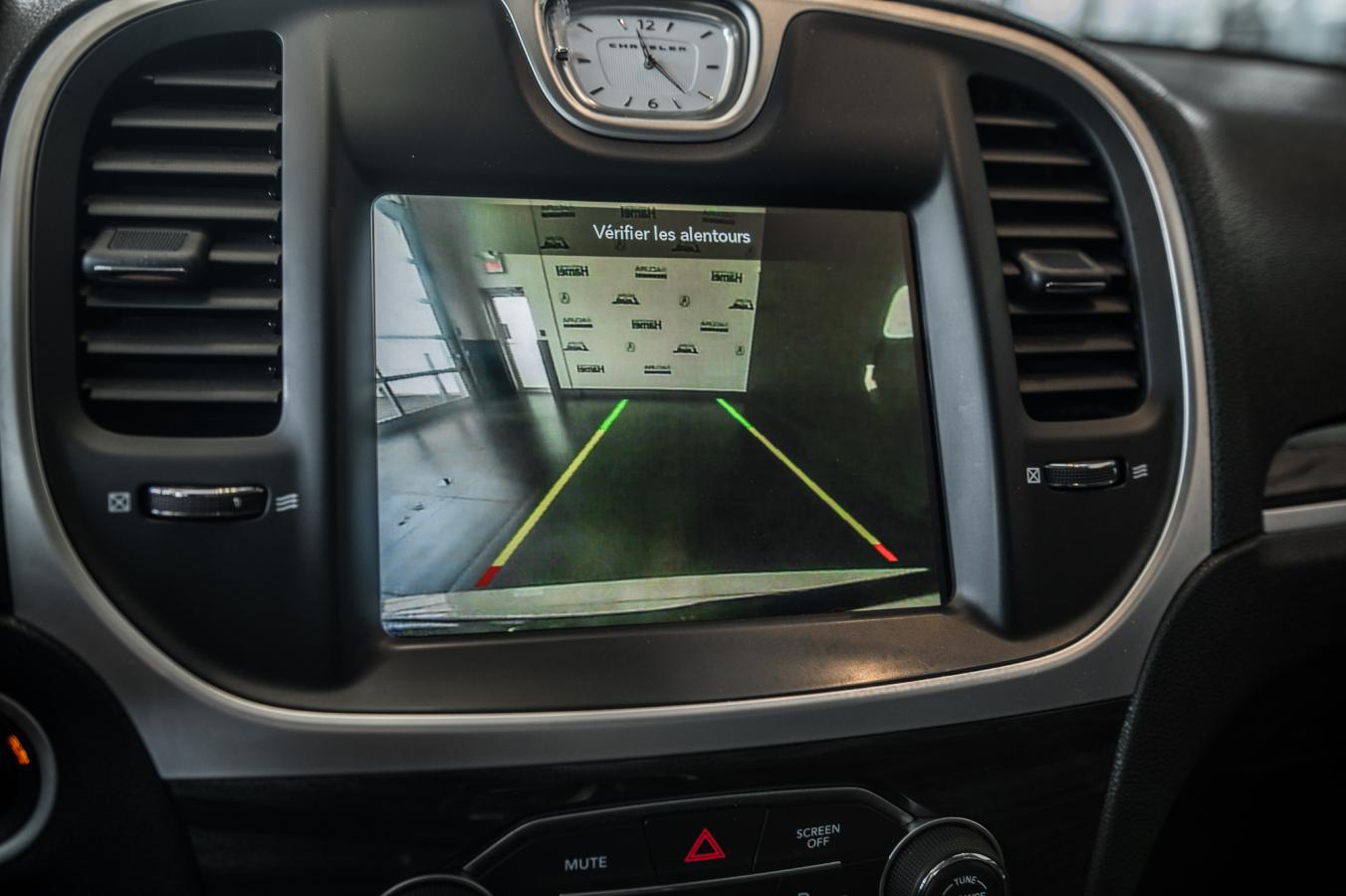 2022 Chrysler 300 - Image 20