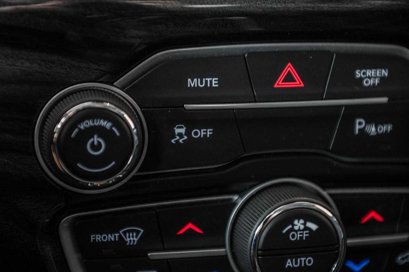 2022 Chrysler 300 - Image 22