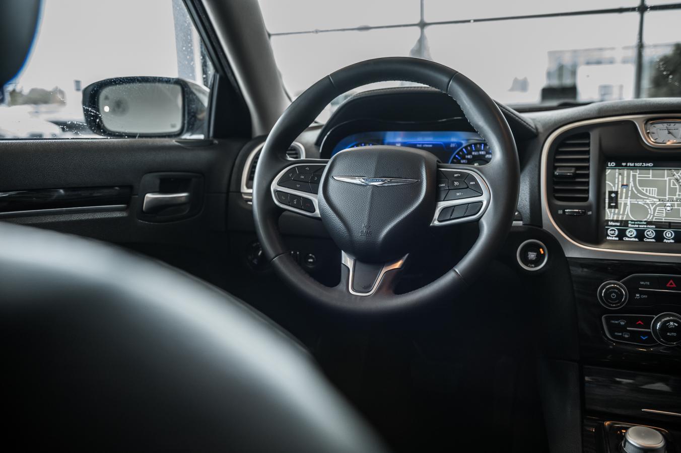 2022 Chrysler 300 - Image 26