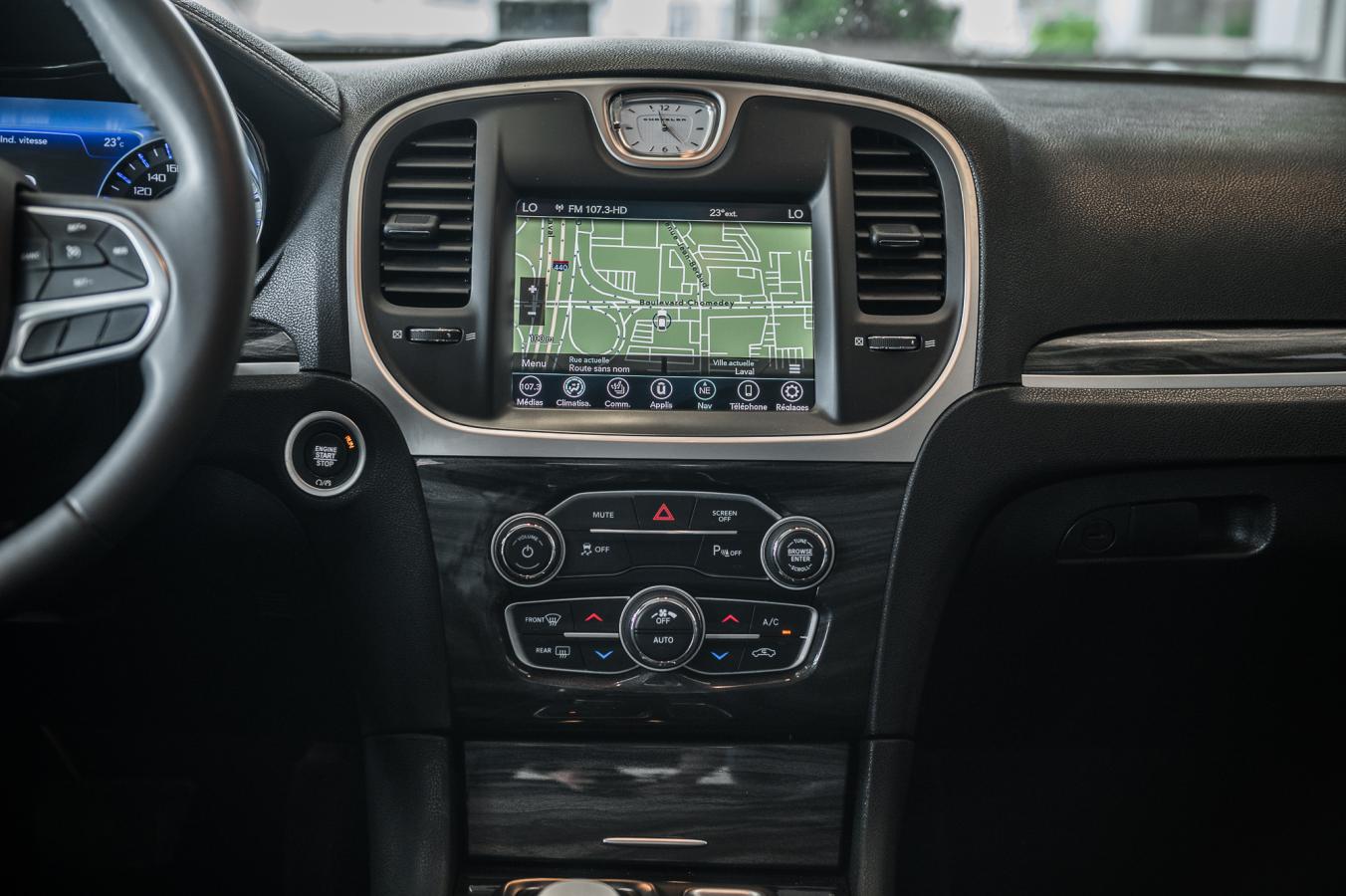 2022 Chrysler 300 - Image 27