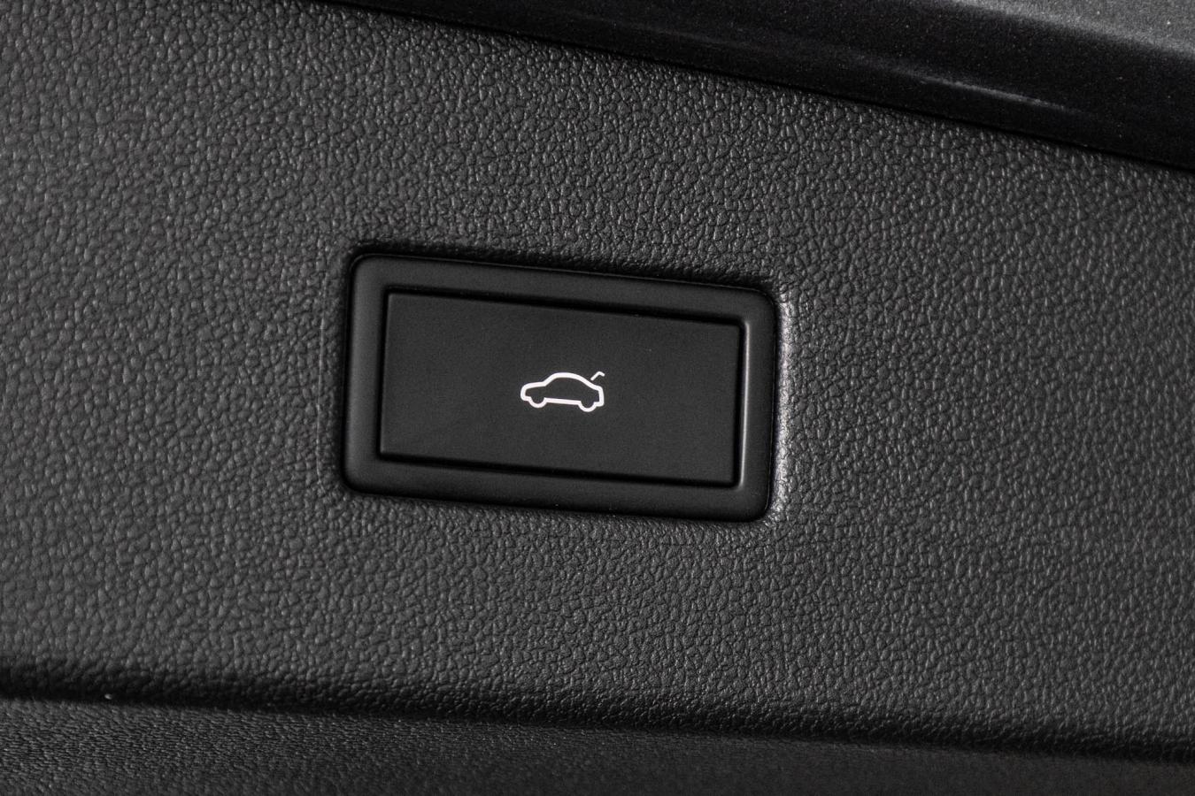 2021 Volkswagen Tiguan - Image 12