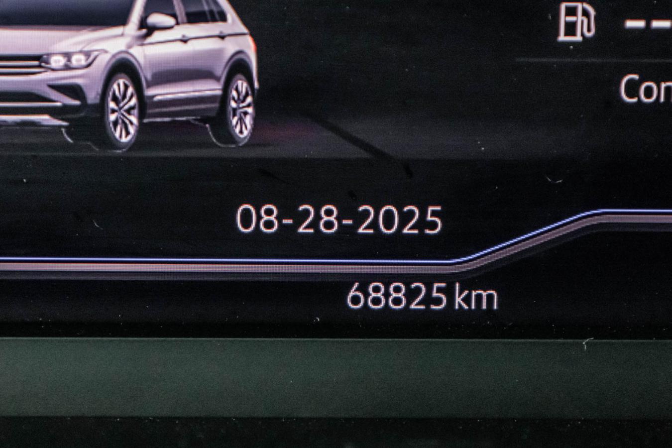 2021 Volkswagen Tiguan - Image 19