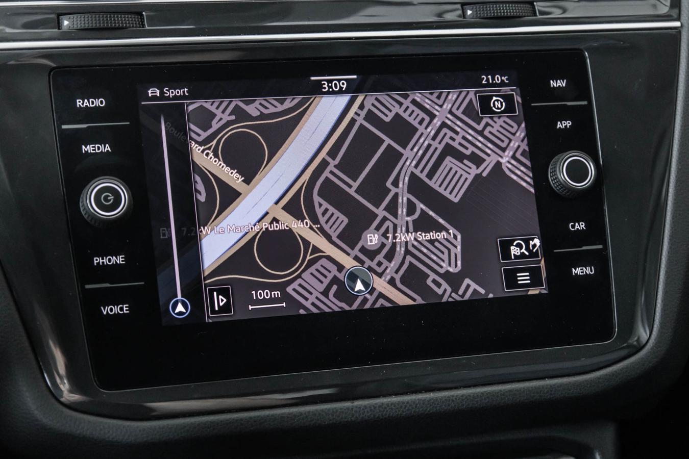 2021 Volkswagen Tiguan - Image 28