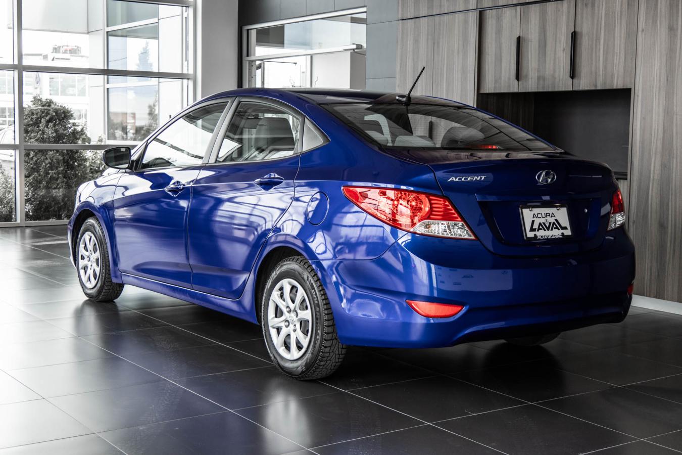 2012 Hyundai Accent - Image 7