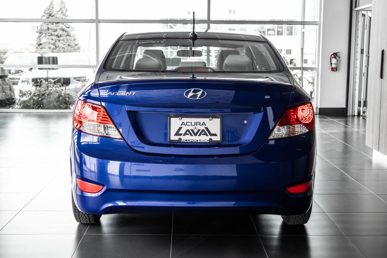 2012 Hyundai Accent - Image 8