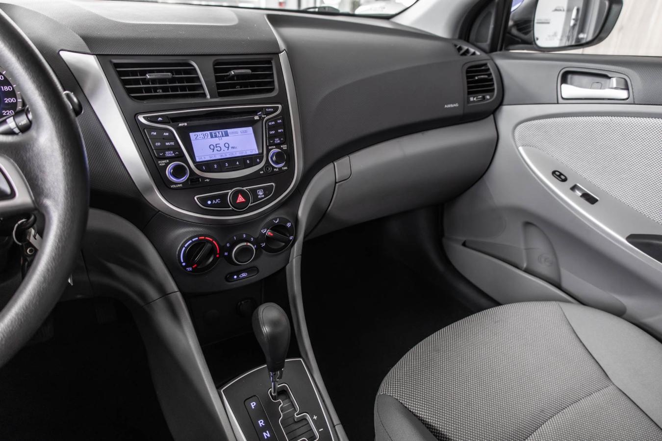 2012 Hyundai Accent - Image 18