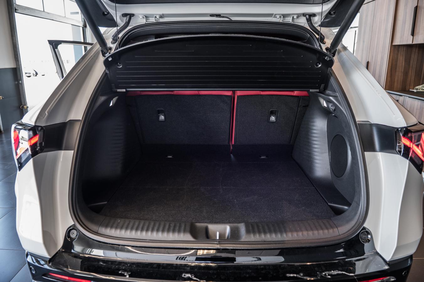 2025 Acura ADX - Image 10