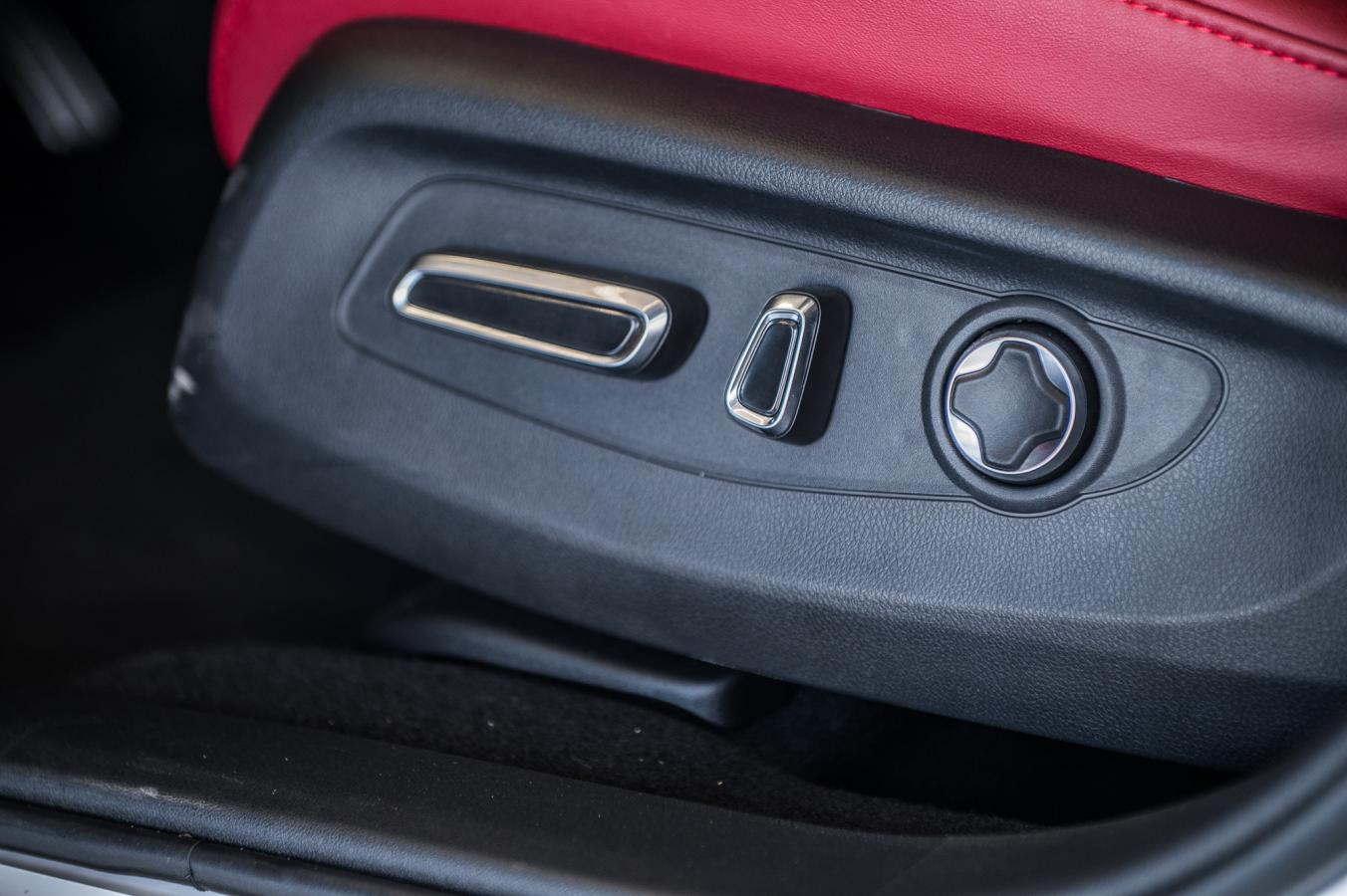 2025 Acura ADX - Image 14