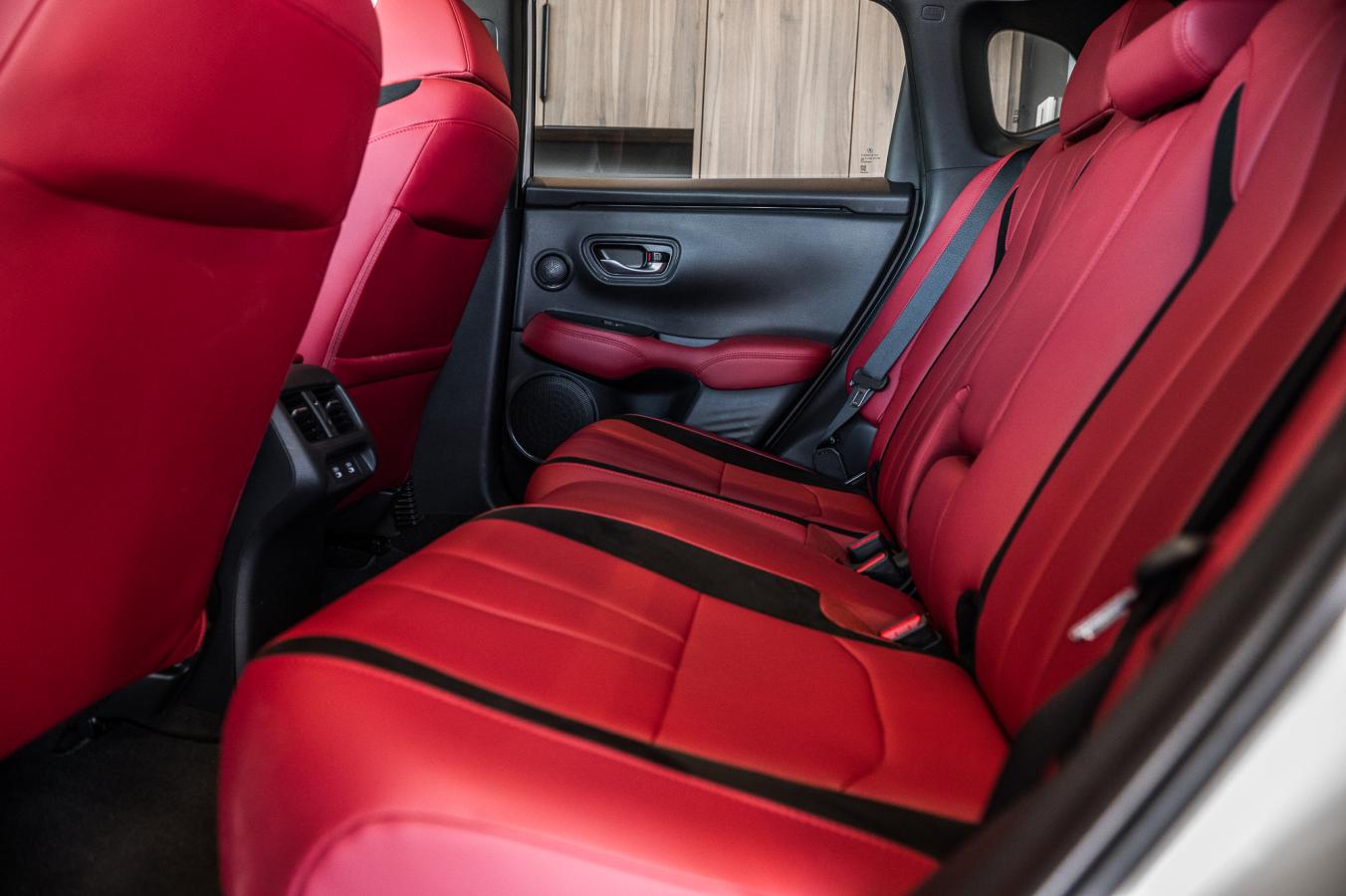 2025 Acura ADX - Image 16