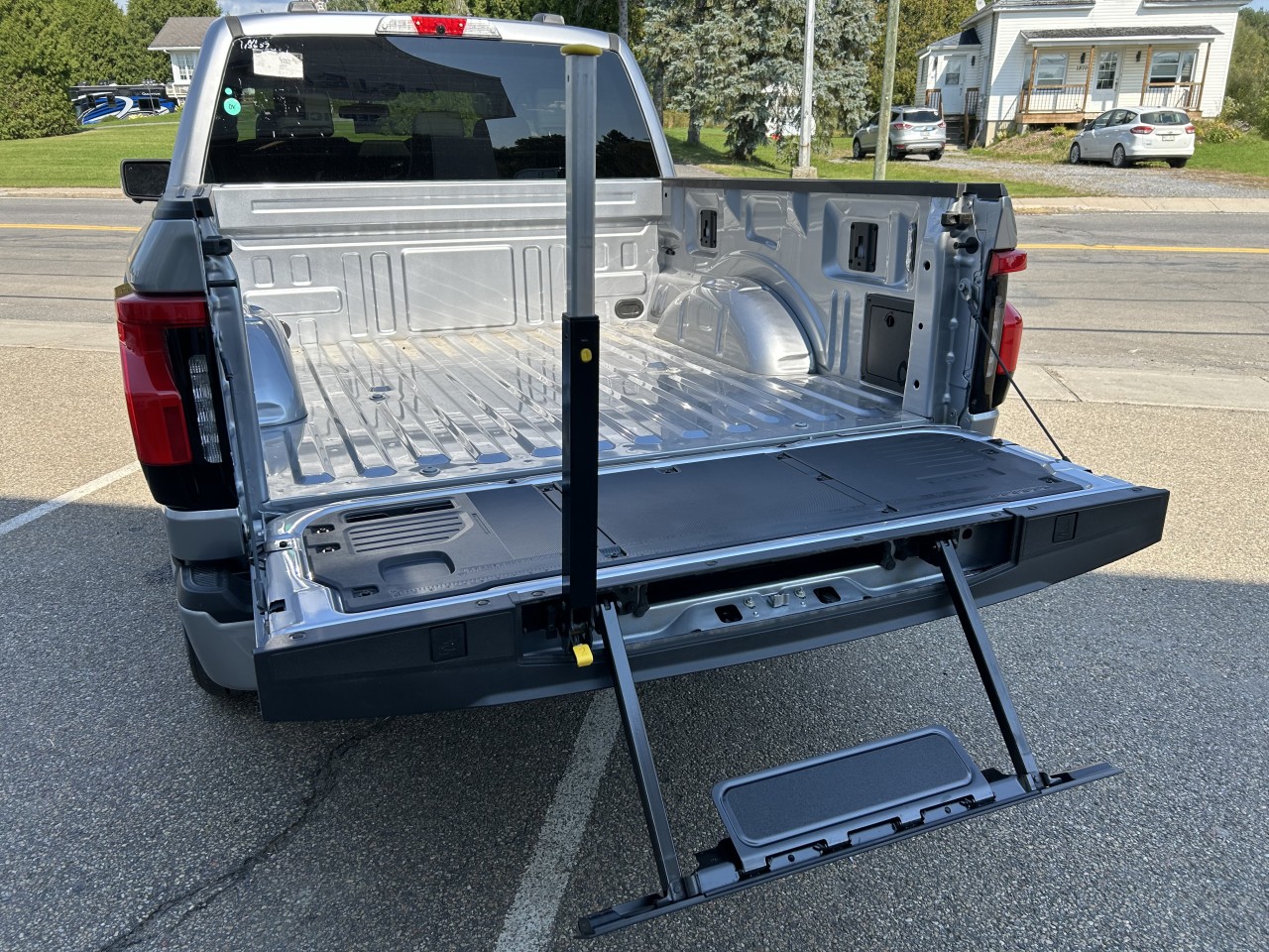 2024 Ford F-150 Lightning - Image 7