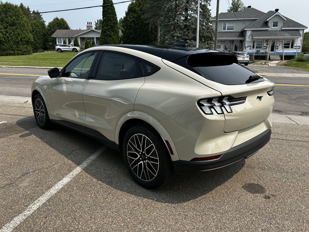 2025 Ford Mustang Mach-E - Image 4