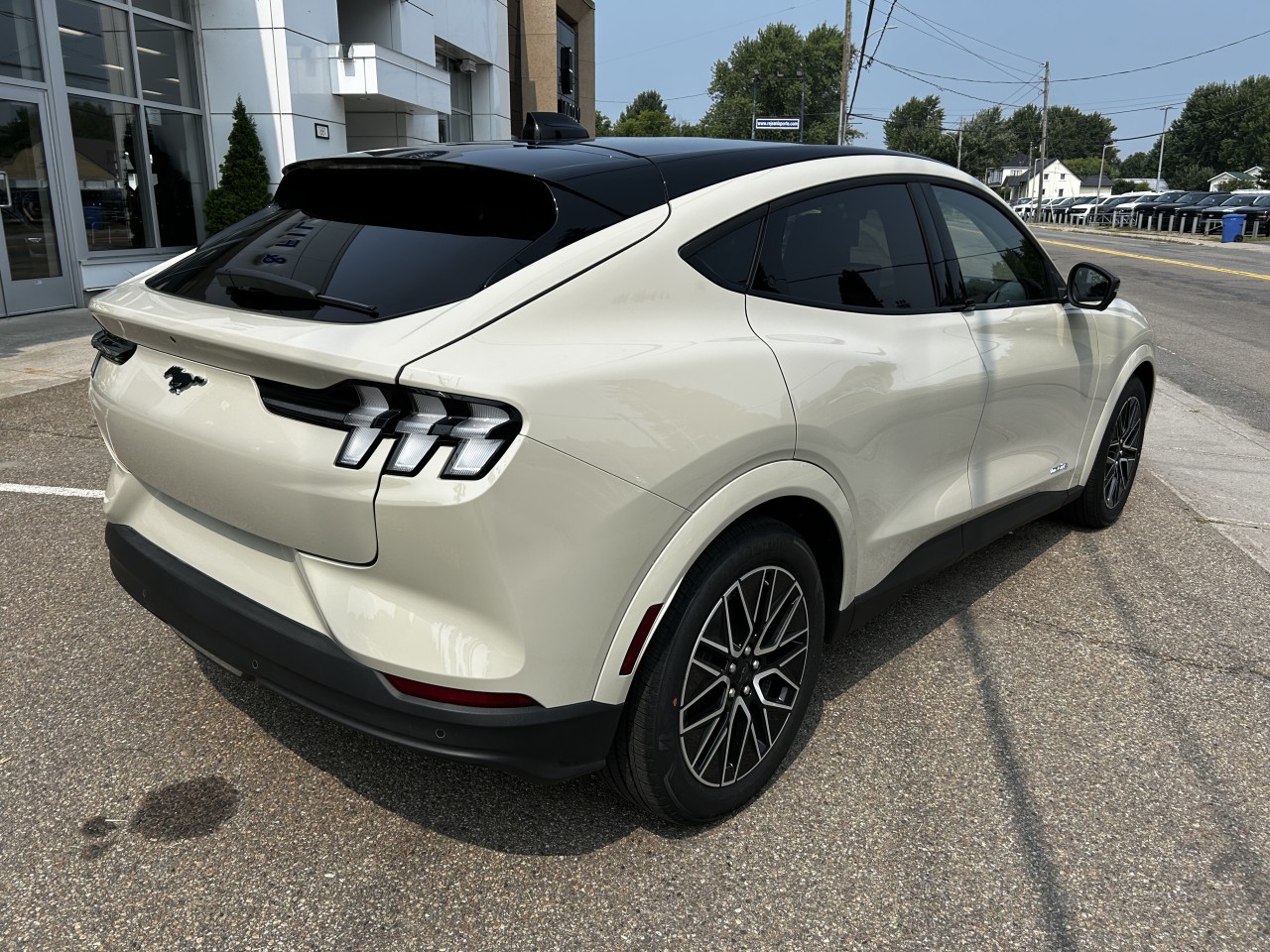2025 Ford Mustang Mach-E - Image 7
