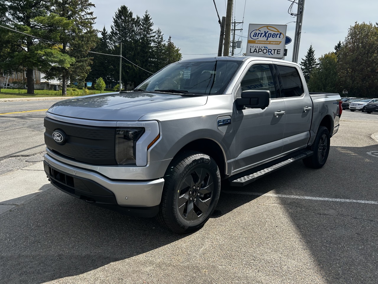 2025 Ford F-150 Lightning - Image 3