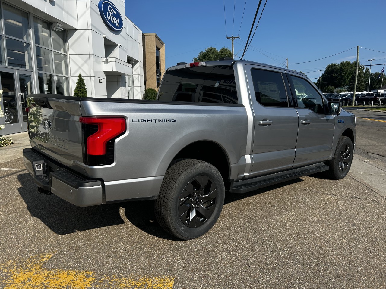 2025 Ford F-150 Lightning - Image 11