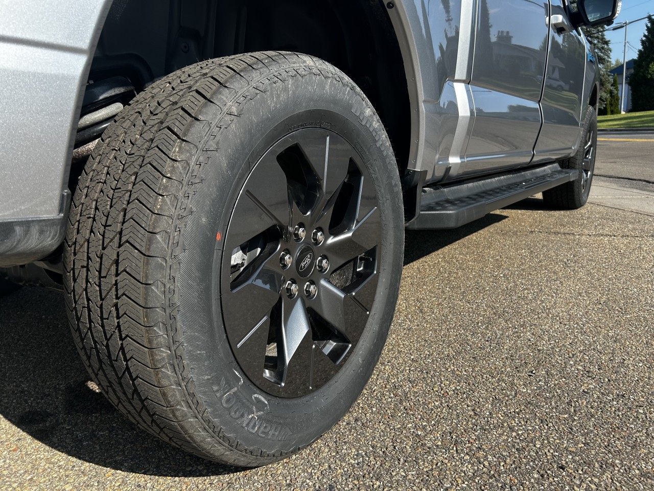 2025 Ford F-150 Lightning - Image 12