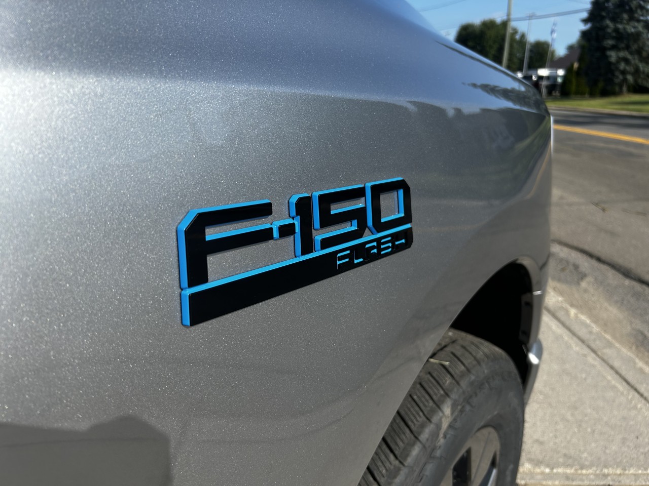 2025 Ford F-150 Lightning - Image 13