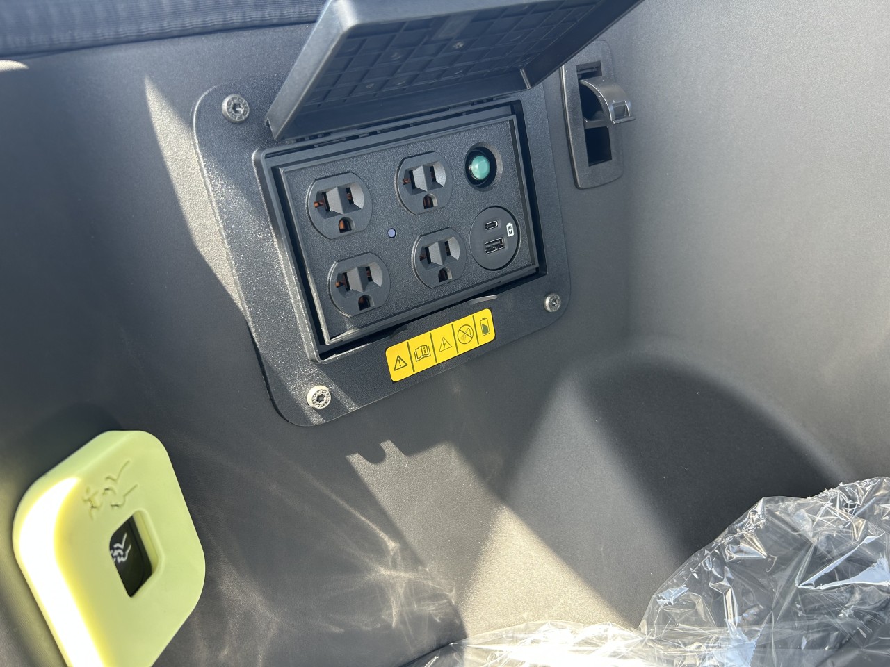 2025 Ford F-150 Lightning - Image 15