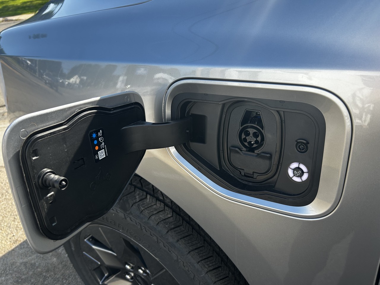 2025 Ford F-150 Lightning - Image 16