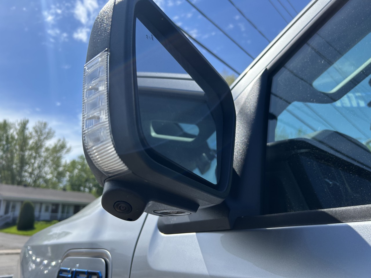 2025 Ford F-150 Lightning - Image 17