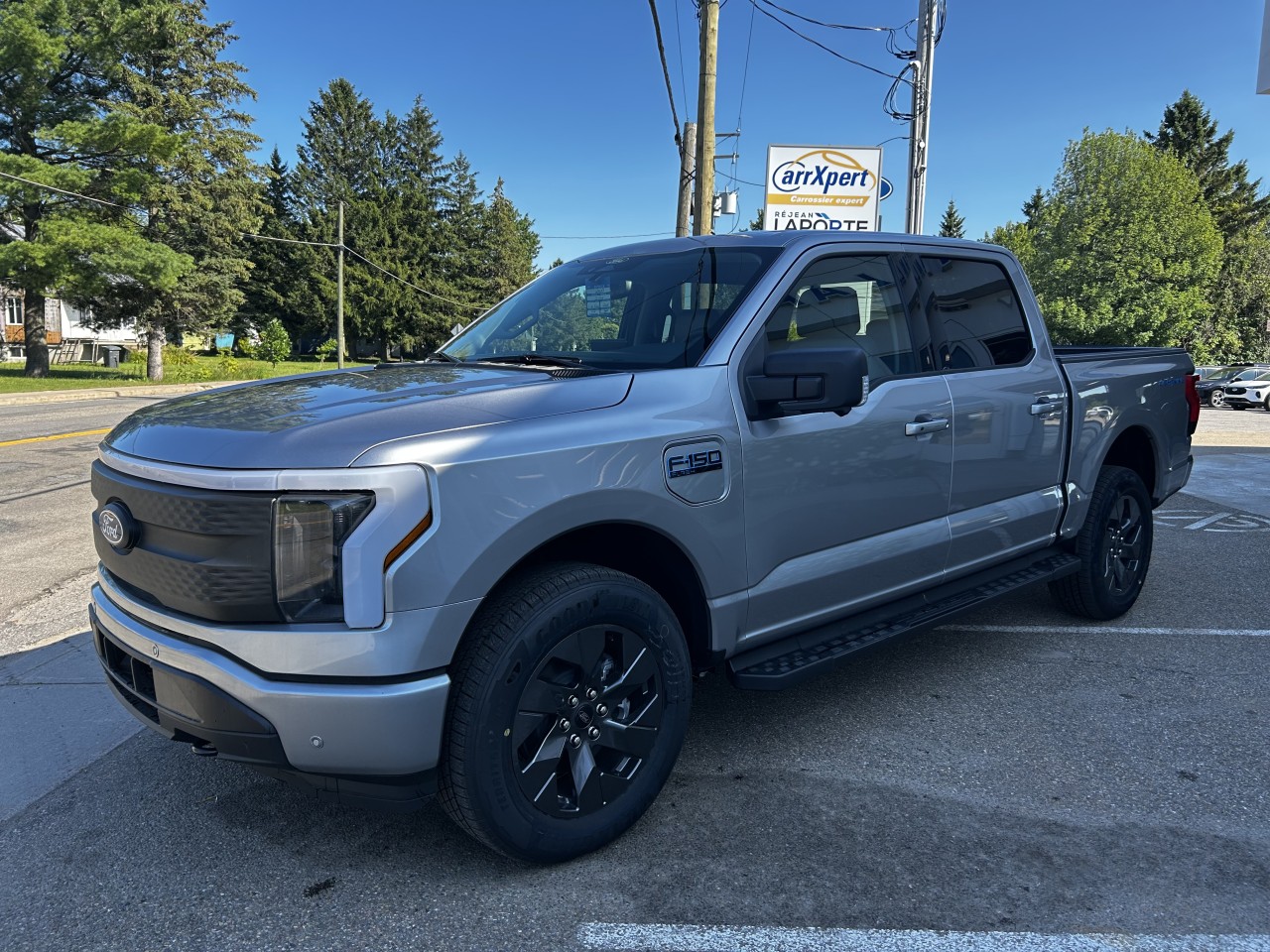 2025 Ford F-150 Lightning - Image 3