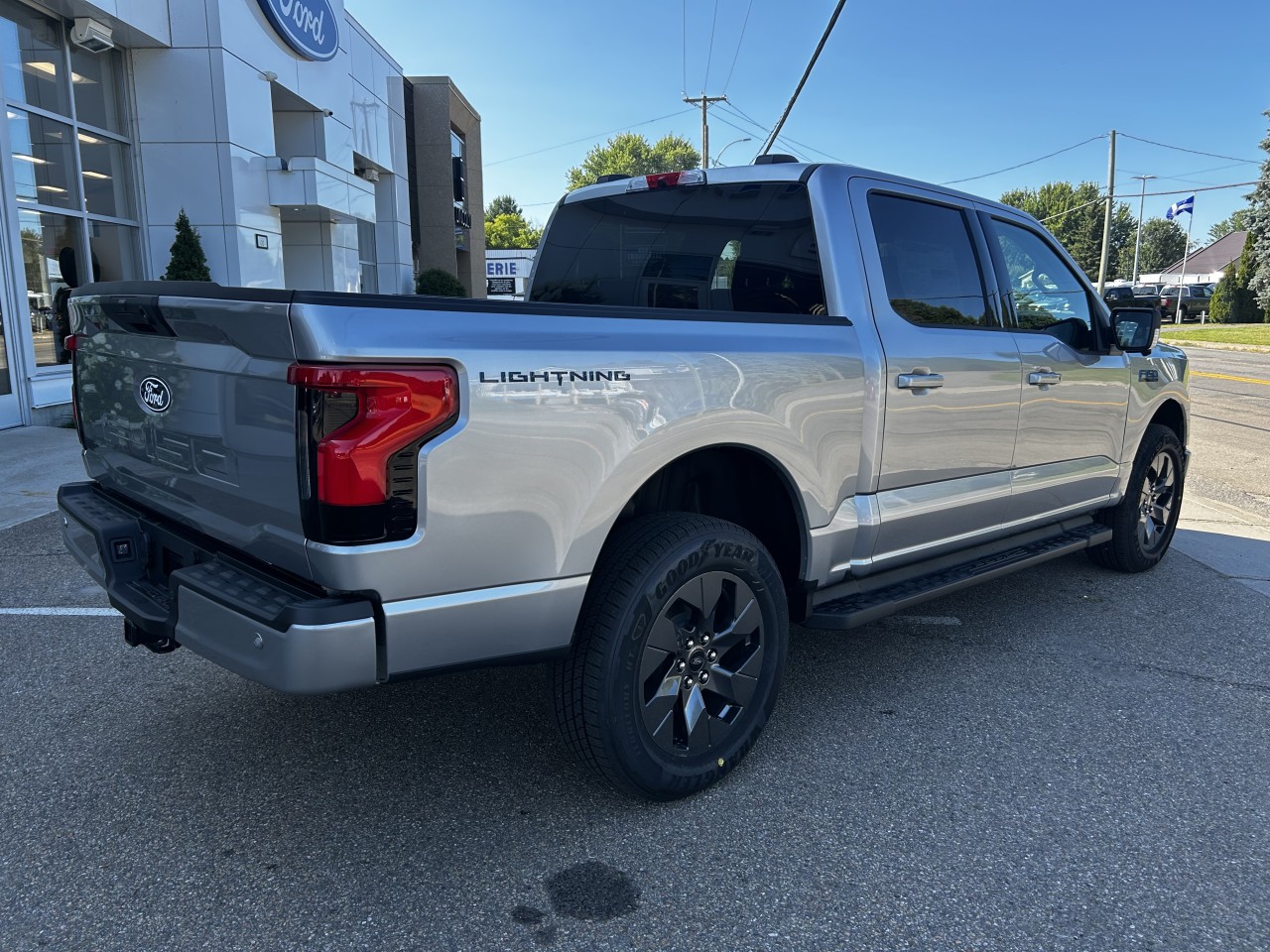 2025 Ford F-150 Lightning - Image 6