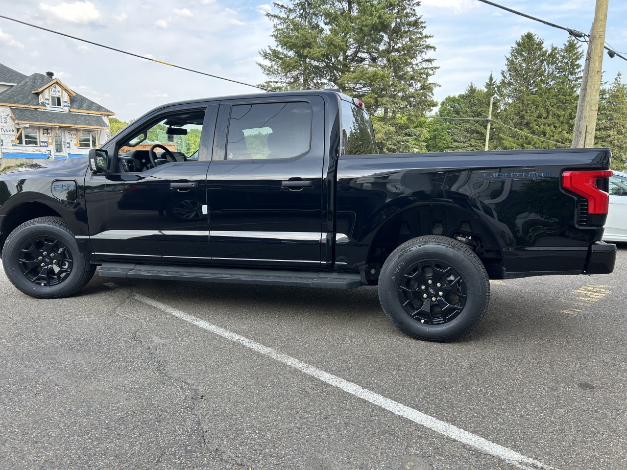 2025 Ford F-150 Lightning - Image 8