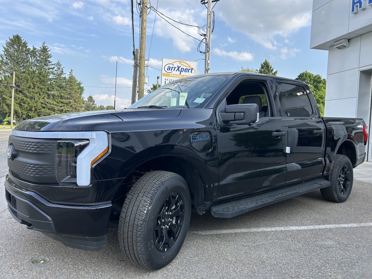 2025 Ford F-150 Lightning - Image 9