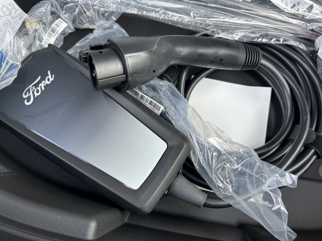 2025 Ford F-150 Lightning - Image 12