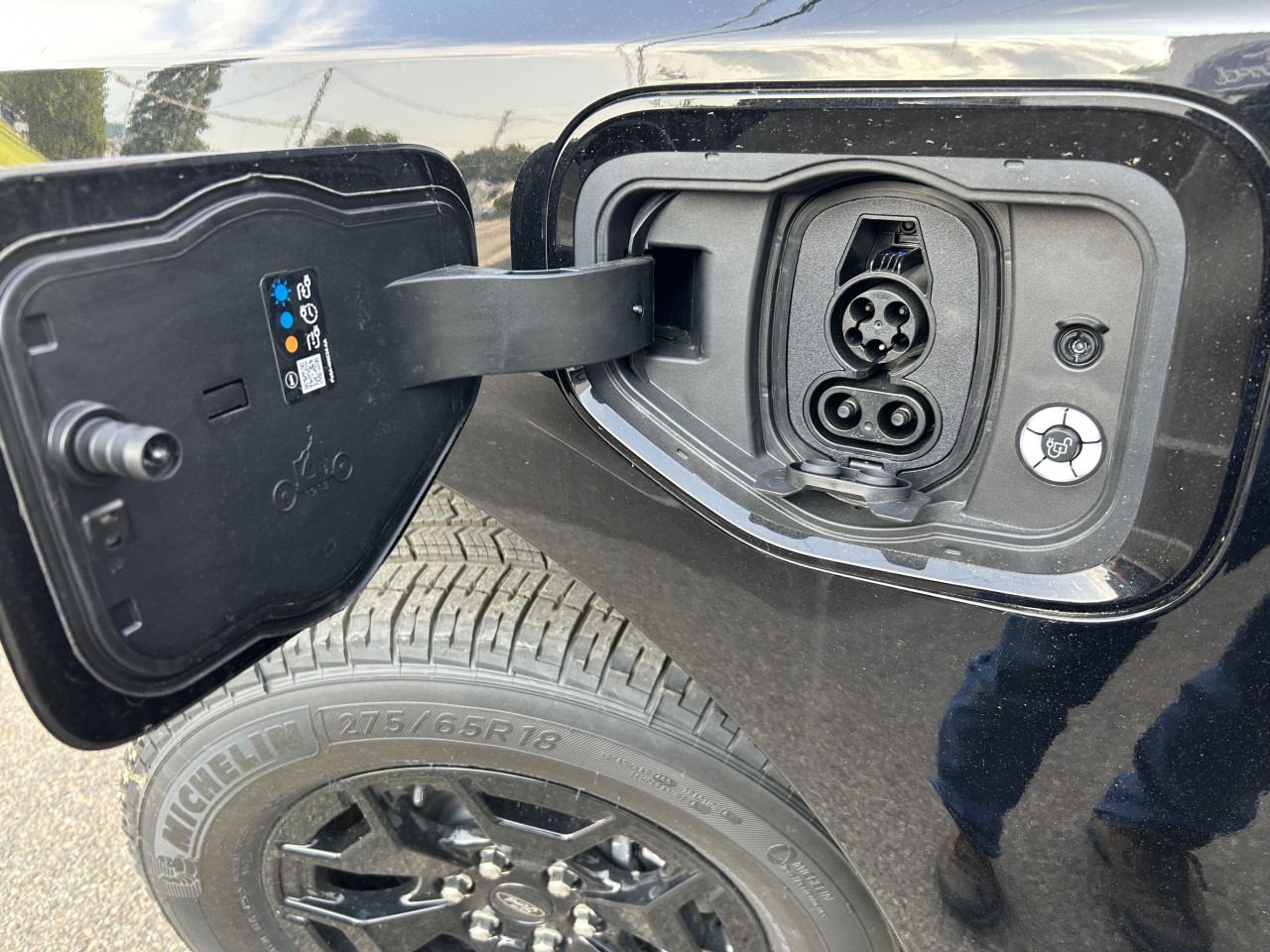 2025 Ford F-150 Lightning - Image 15