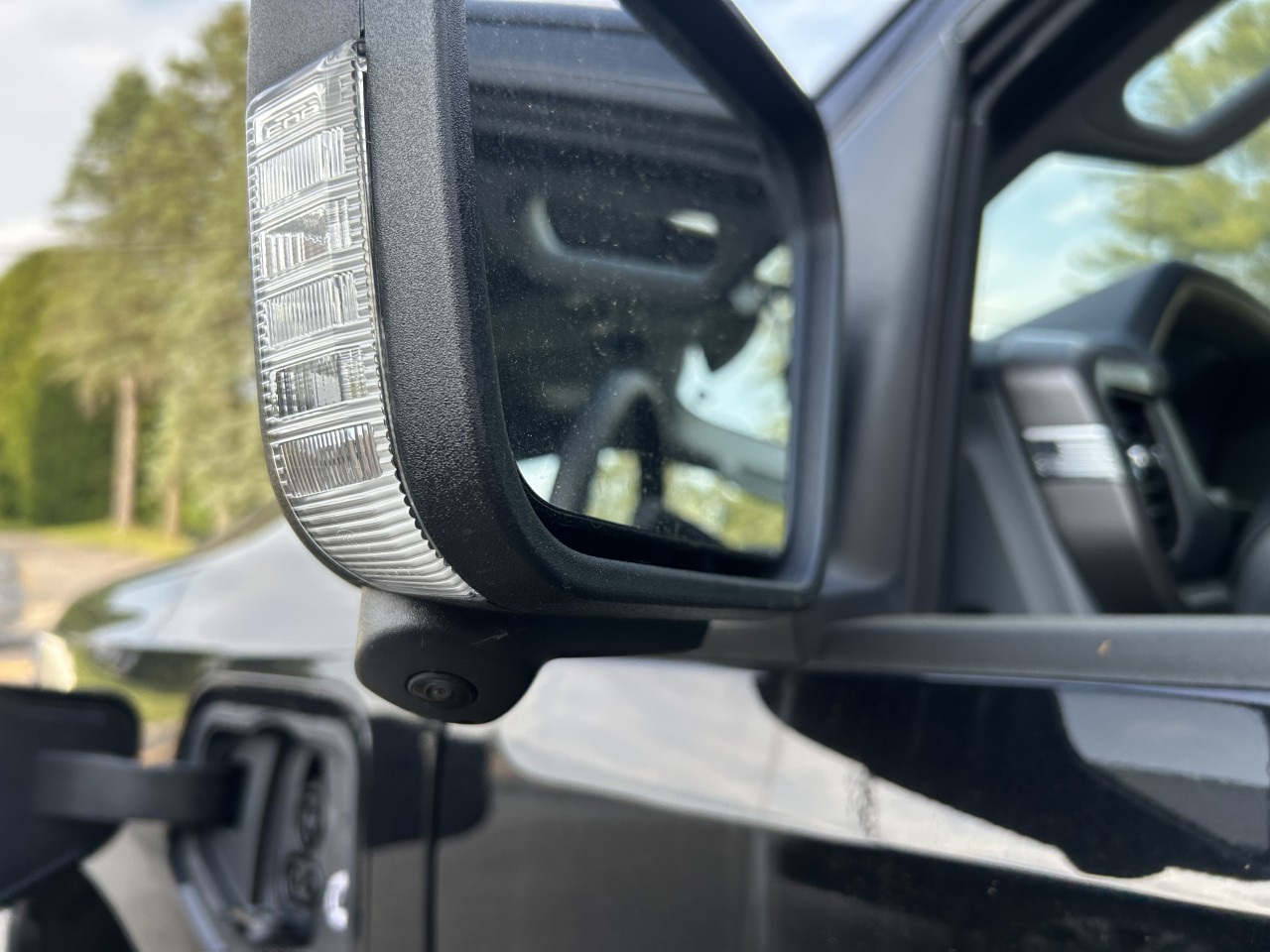 2025 Ford F-150 Lightning - Image 16