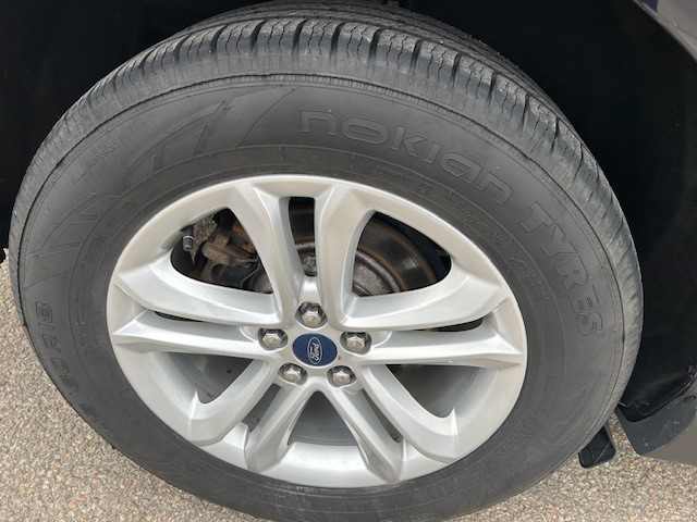 2019 Ford Edge - Image 16